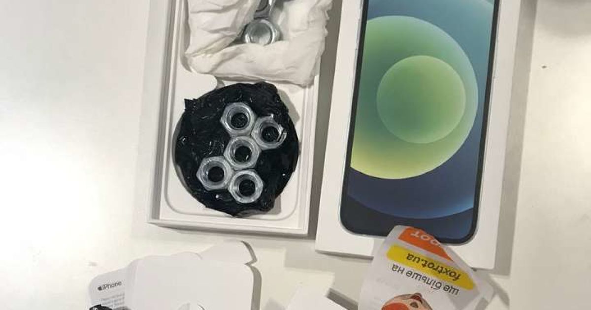 У Києві жінка купила у відомому магазині гайки замість iPhonе