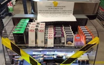 Локдаун у Києві: у деяких супермаркетах заборонили продавати презервативи (фото)