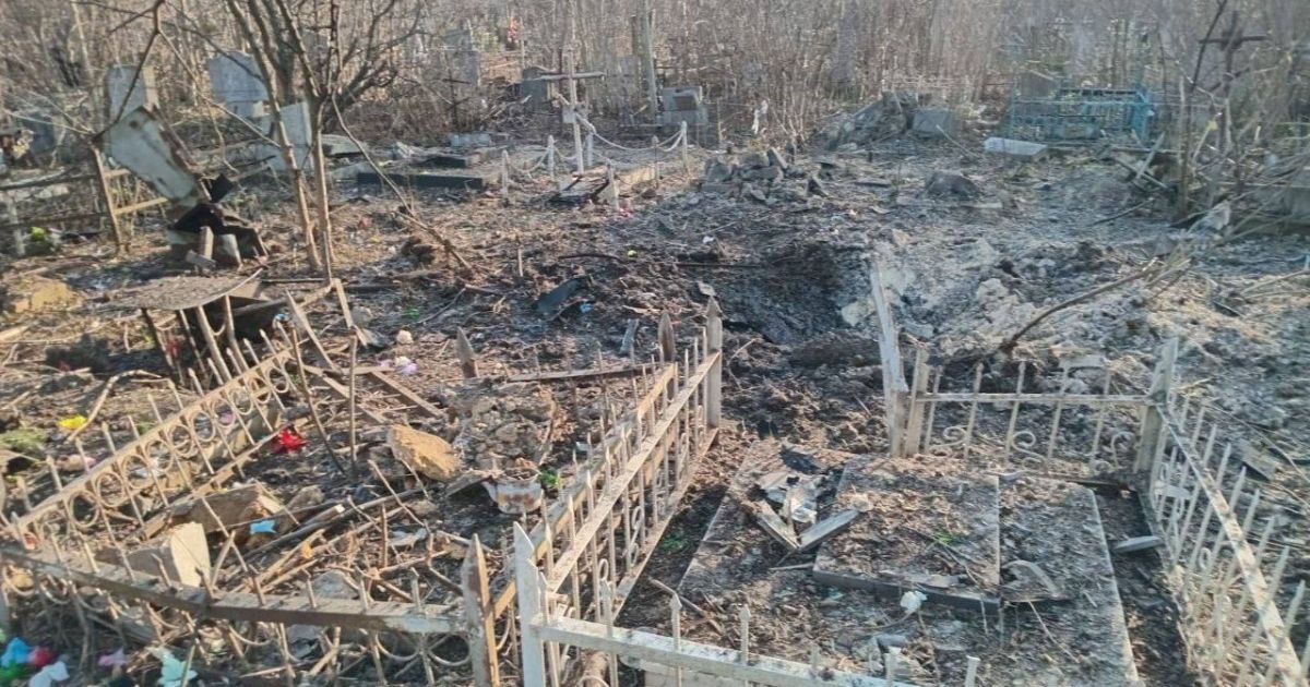 Повреждение Новогородского кладбища