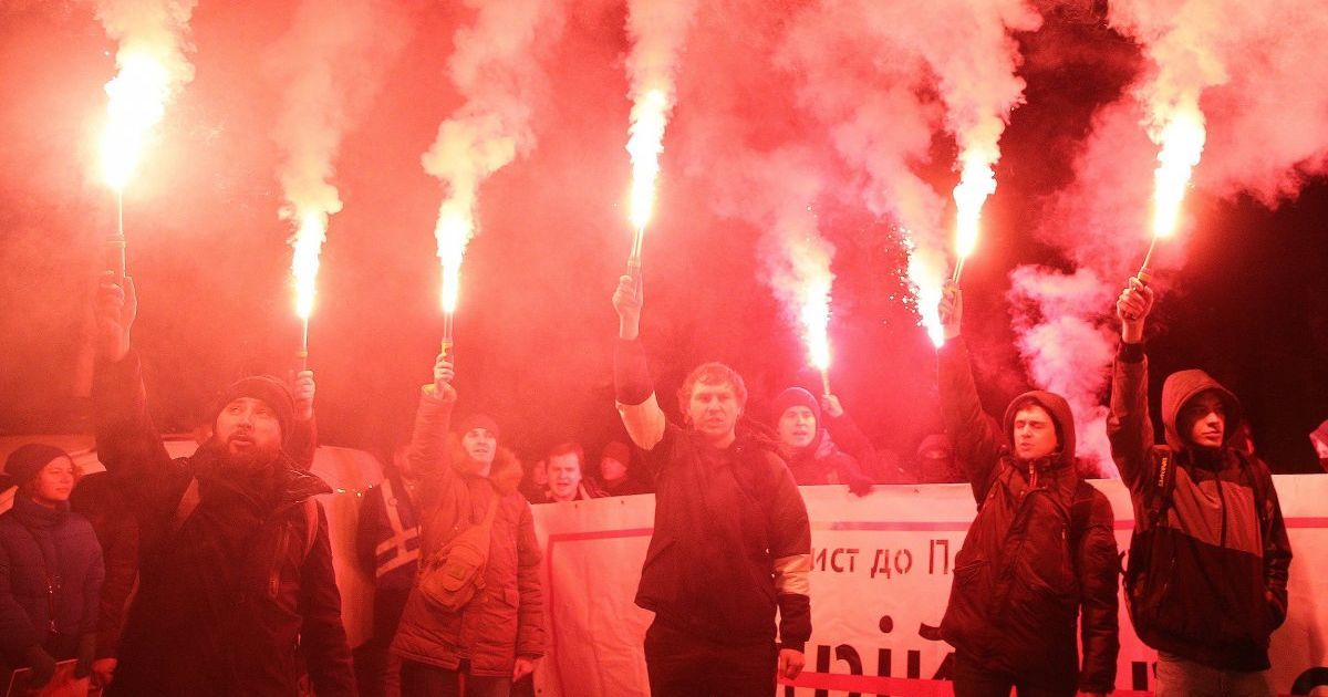 В Киеве активисты пикетировали Администрацию президента и офис "Батькивщины" из-за убийства Гандзюк
