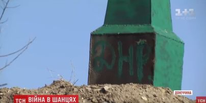 Украинские бойцы на передовой установили боевикам памятник-могилу