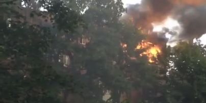 У Києві на Дорогожичах у багатоповерхівці палає квартира