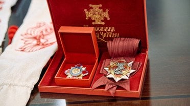 Предстоятель Православної Церкви України Блаженніший Митрополит Київський і всієї України Епіфаній відзначив високими церковними нагородами колектив приватної фірми Петро Великий та її керівницю Аллу Ландар_6