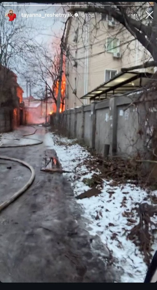 Пожар после обстрела до сих пор тушат / © instagram.com/tayanna_reshetnyak