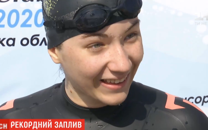 15-летняя киевлянка, которая не чувствует ног, проплыла полтора километра руками и установила рекорд