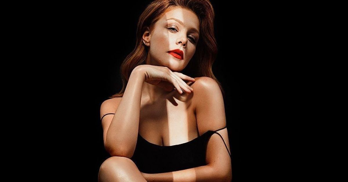 Тина Кароль показала, как создавали ее свечную копию