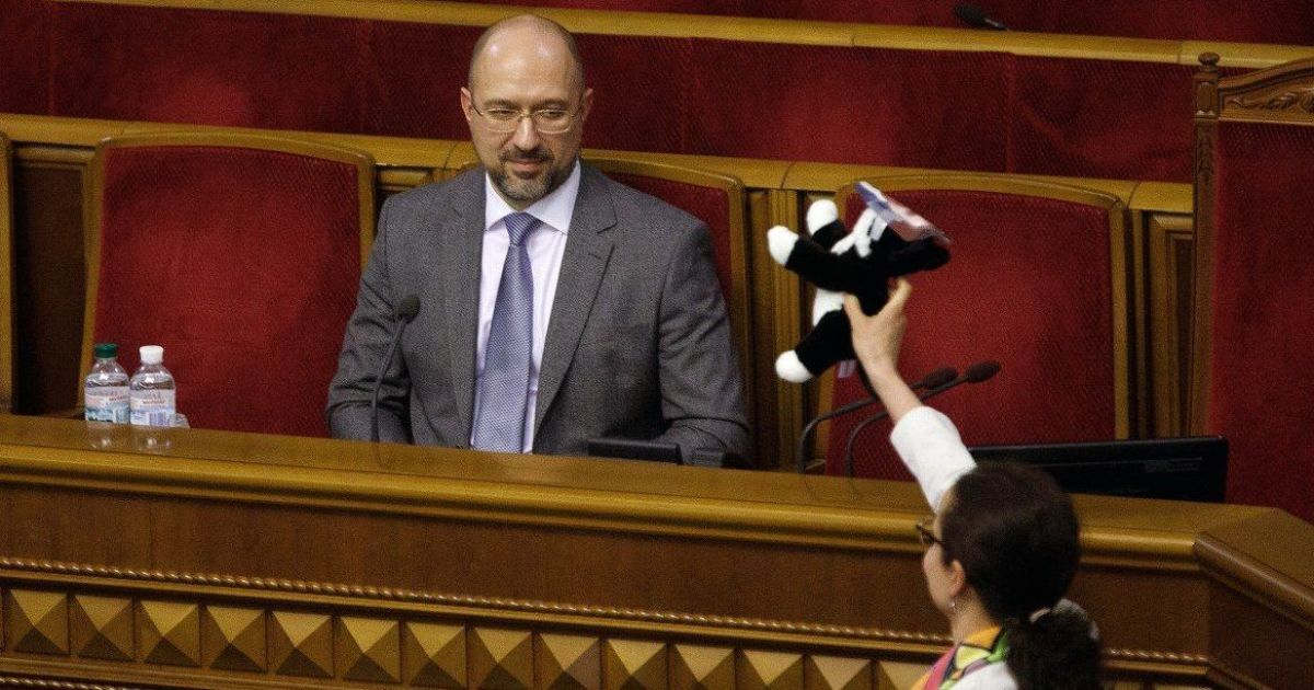 "Не счастлив от этого": Шмыгаль прокомментировал дела против Порошенко
