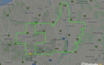 В небі над Угорщиною легкомоторний літак намалював "лайк" медикам