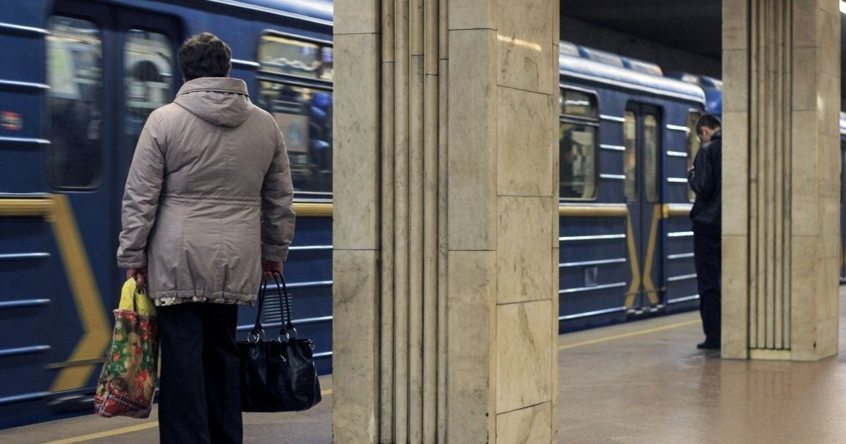 В Киеве льготников будут пускать бесплатно в метро только со специальными карточками