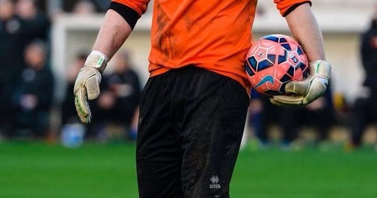 Вратарь совершил невероятный сэйв в матче девятого дивизиона Англии