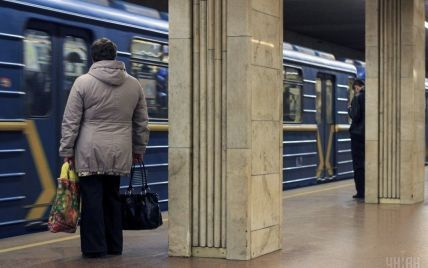 У Києві пільговиків пускатимуть безкоштовно до метро лише зі спеціальними картками