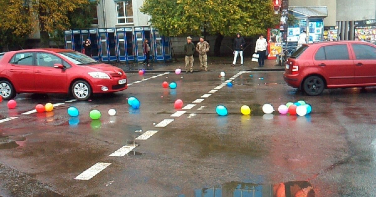 Повітряні кульки у Рівному_7 / © РадіоТрек