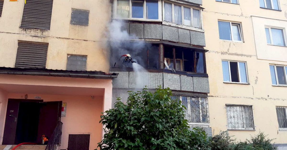 Всередині було троє дітей: у Києві спалахнула квартира в багатоповерхівці