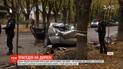 Стовп упав на машину в Сумах, двоє людей загинуло