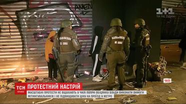 Президент Чили объявил в 6 городах чрезвычайное положение из-за массовых протестов людей