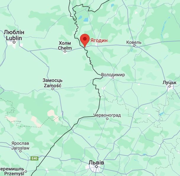Перед Дорогуськом польські протестувальники пошкодили кілька фур та висипали з них пшеницю Фото: карта / © 