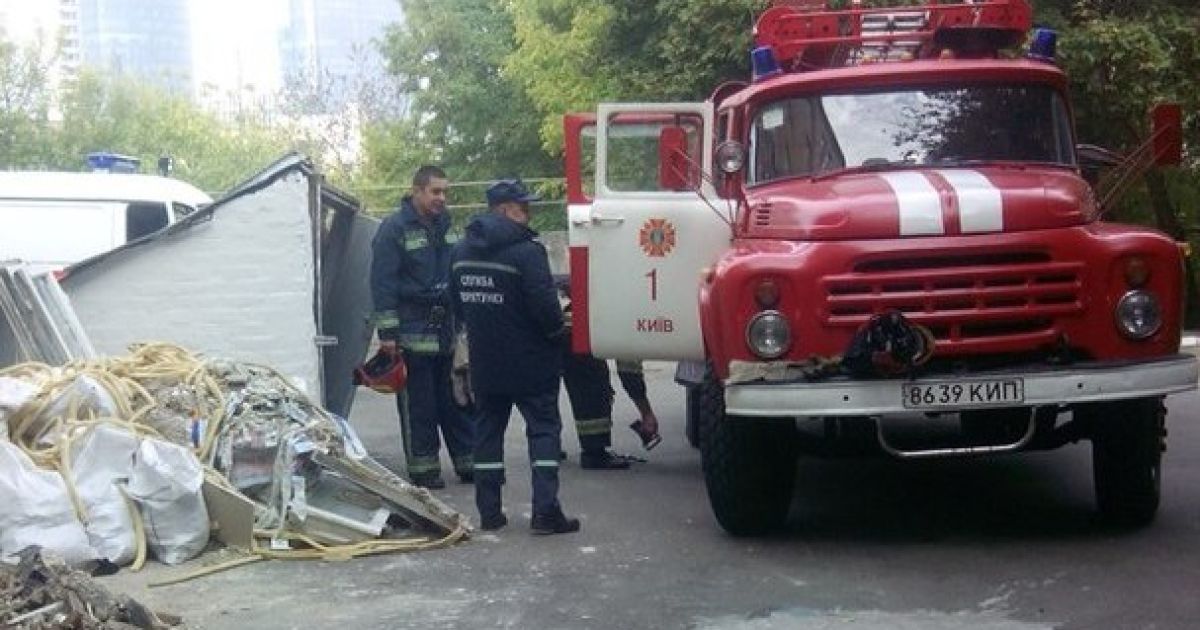 У центрі Києва через пожежу евакуювали понад півтисячі дітей