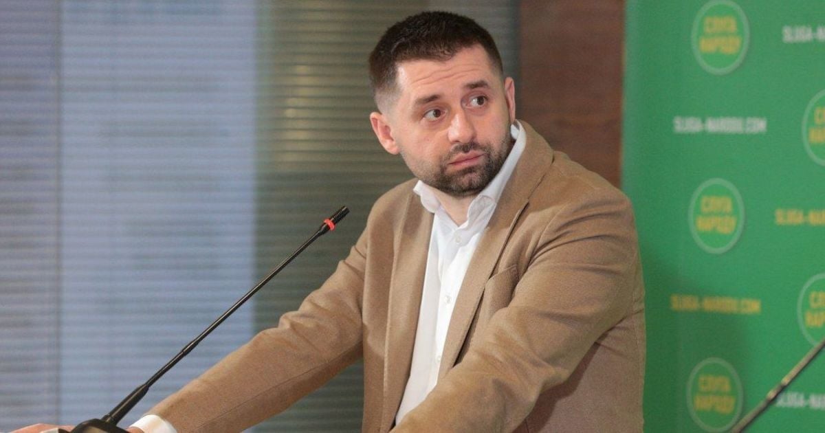 Арахамія назвав лайку Арестовича у Facebook "мережевою етикою" і зізнався, що сам активно зловживає нецензурною лексикою