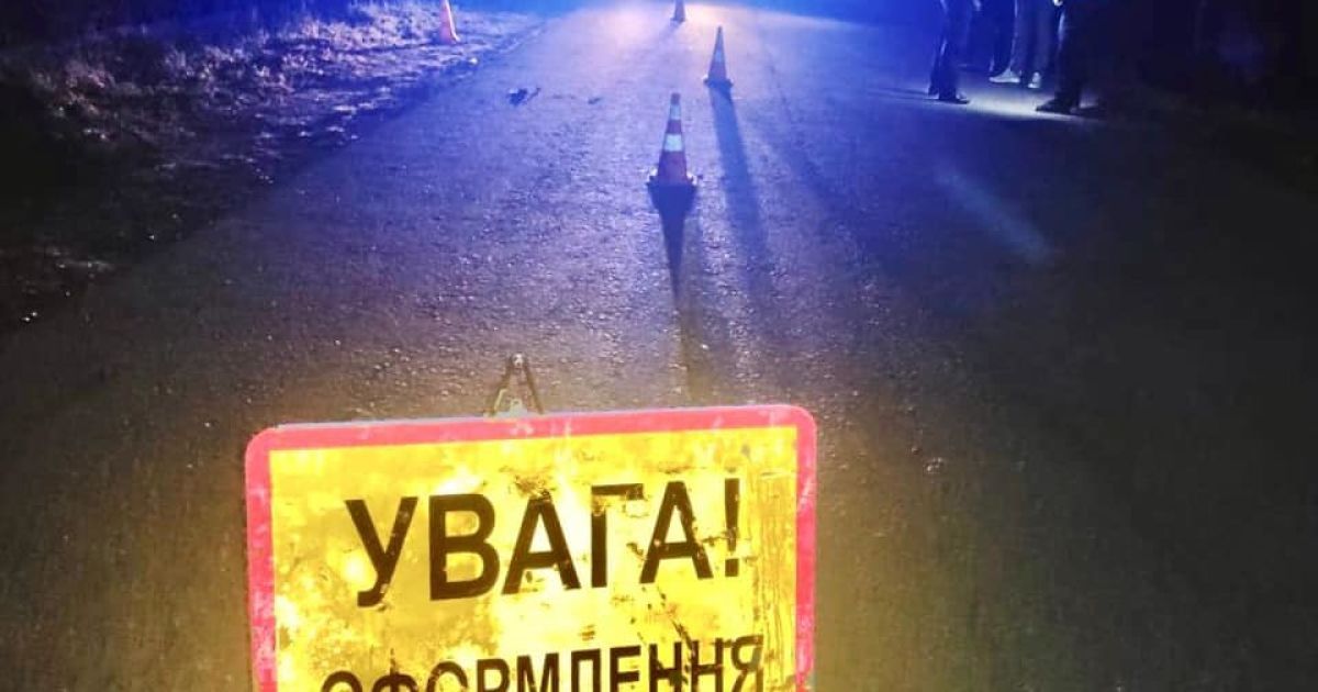 Під Івано-Франківськом нетверезий чоловік збив на автівці жінку та зник з місця аварії: постраждала в лікарні