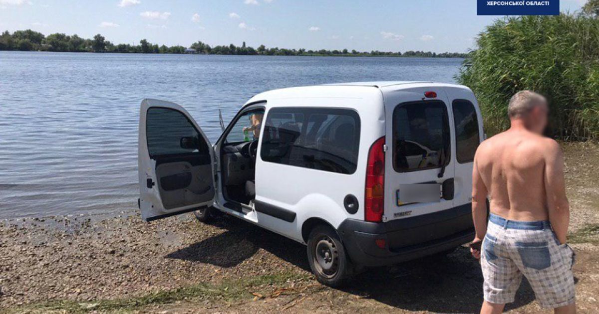 В Херсоне полиция удивила водителя штрафом за мойку машины в Днепре