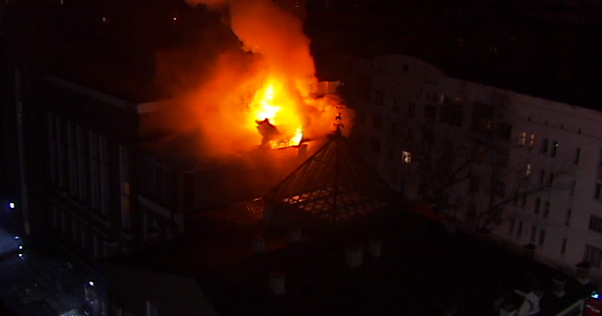 Пожар вспыхнул глубоко ночью / © euronews.com