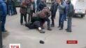 На миколаївському авторинку покупець відмовився платити за товар та почав стріляти