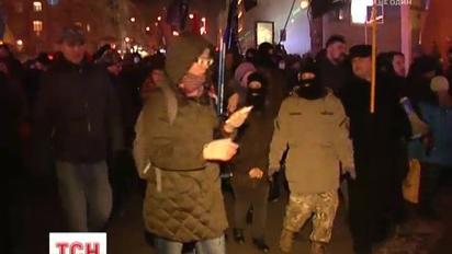 Третья годовщина Революции достоинства закончилась столкновениями и погромами, есть пострадавшие