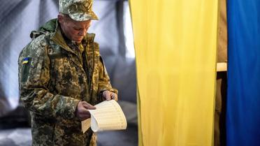 вибори, солдати голосують_6 / © Associated Press