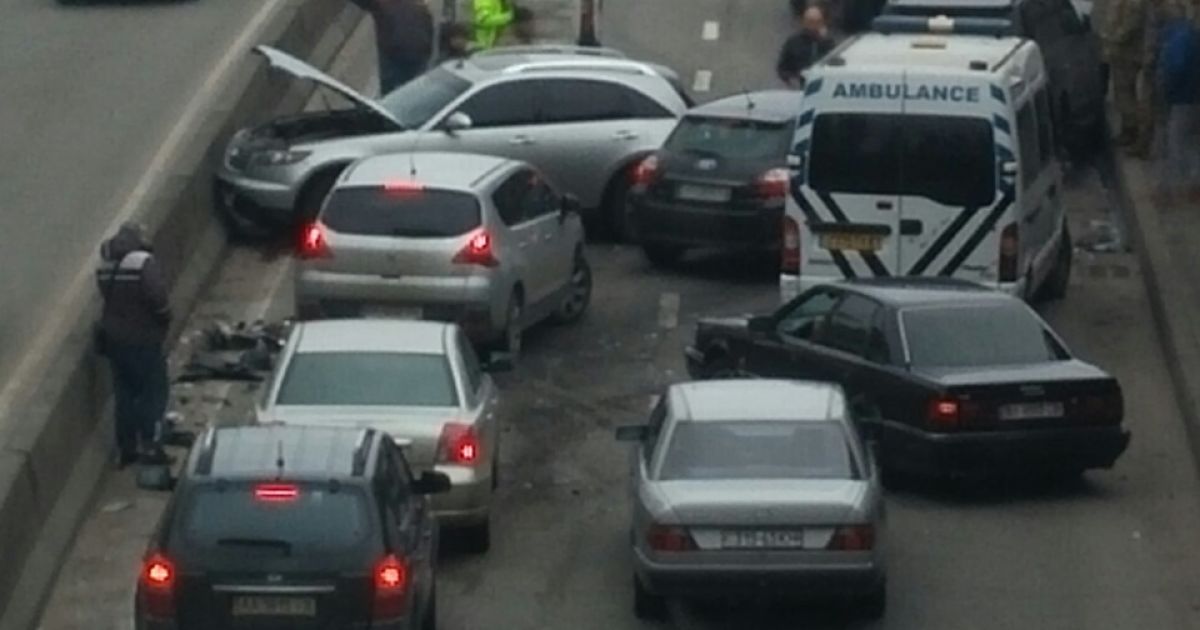 Аварія на Севастопольській площі_4 / © ТСН.ua