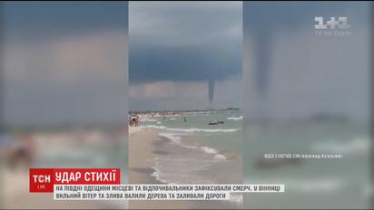 Смерч на курорті і побиті машини у Вінниці: негода промчала Україною