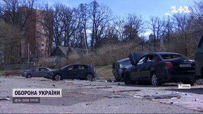 Комунальники продовжують розчищати дороги в Ірпені