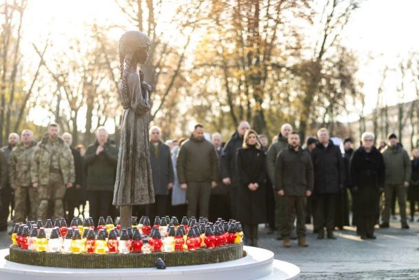 Володимир та Олена Зеленські вшанували жертв Голодомор / Фото: Telegram