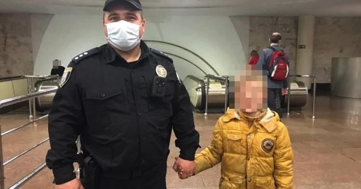 Столичные правоохранители спасли мальчика и возмутили пользователей Сети: что случилось