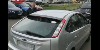 В Киеве таксист забрызгал пассажирку с 6-летним ребенком газовым баллончиком: видео