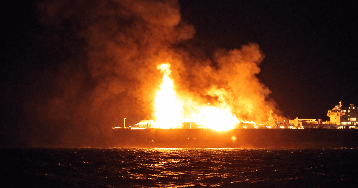 Російський танкер Arctic Metagaz, який загорівся у Середземному морі