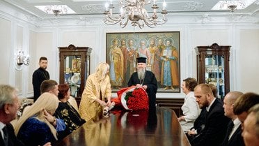 Предстоятель Православної Церкви України Блаженніший Митрополит Київський і всієї України Епіфаній відзначив високими церковними нагородами колектив приватної фірми Петро Великий та її керівницю Аллу Ландар_4