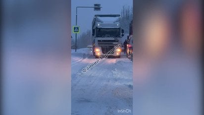 Дороги на заході України паралізовані через сніг та ожеледицю