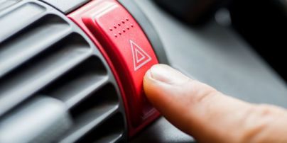Сигналы и жесты на дороге: составлен список месседжей, которые должен знать каждый водитель