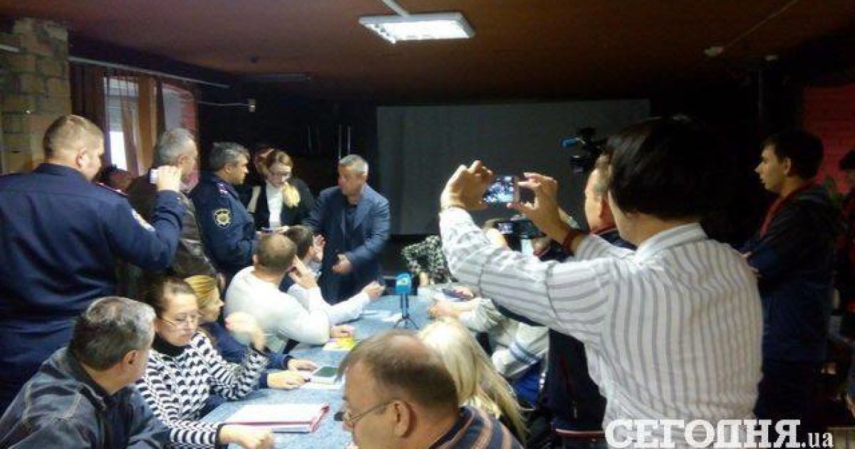 Новым членам комиссии мешали принять присягу