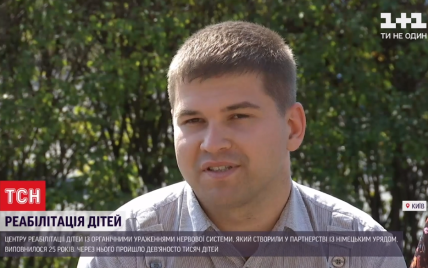 Думали, что даже ходить не сможет: в Киеве 27-летний мужчина с ДЦП сейчас преподает в университете иностранных языков