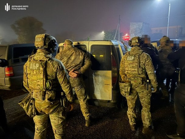ТЦК викрадав, катував людей і вимагав хабарі: ДБР накрило банду в погонах (фото)