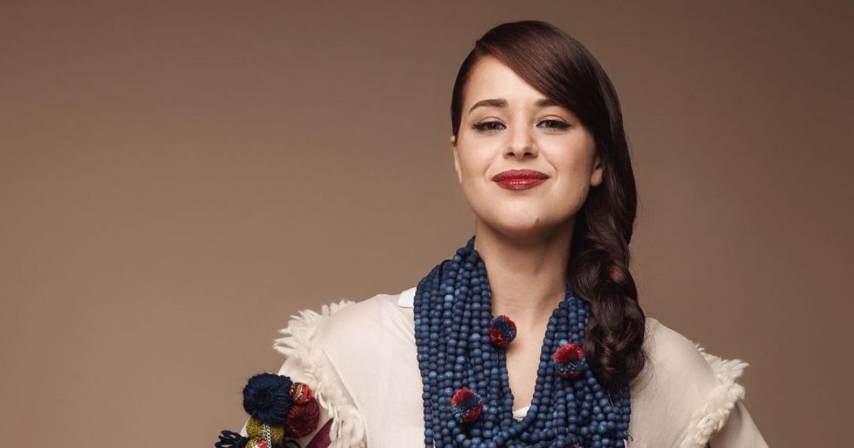 Довгонога дружина Дзідзьо показала витончену фігуру в купальнику