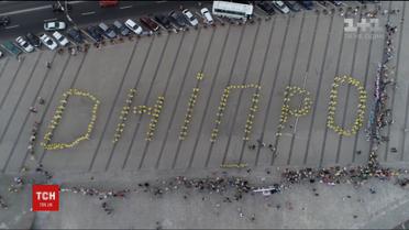 У Дніпрі майже три сотні пенсіонерів встановили танцювальний рекорд