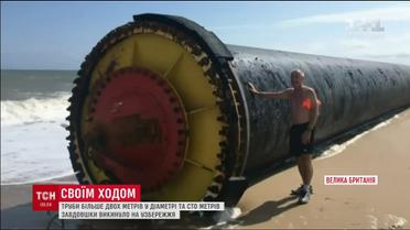Две гигантские трубы приплыли к побережью Великобритании