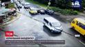 Новини України: у Львові п'яний водій скоїв незначну аварію на перехресті