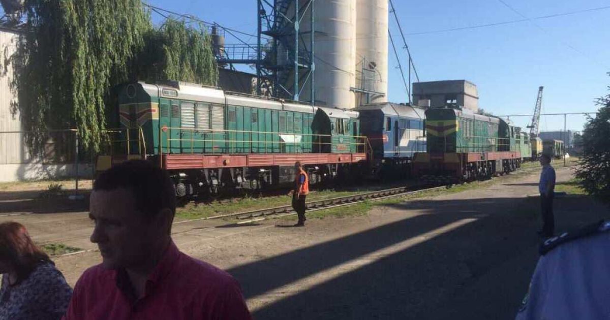 Залізничники в Кременчуці заблокували локомотиви й вимагають підвищити зарплати вдвічі