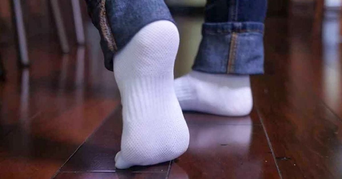 Як відіпрати білі шкарпетки