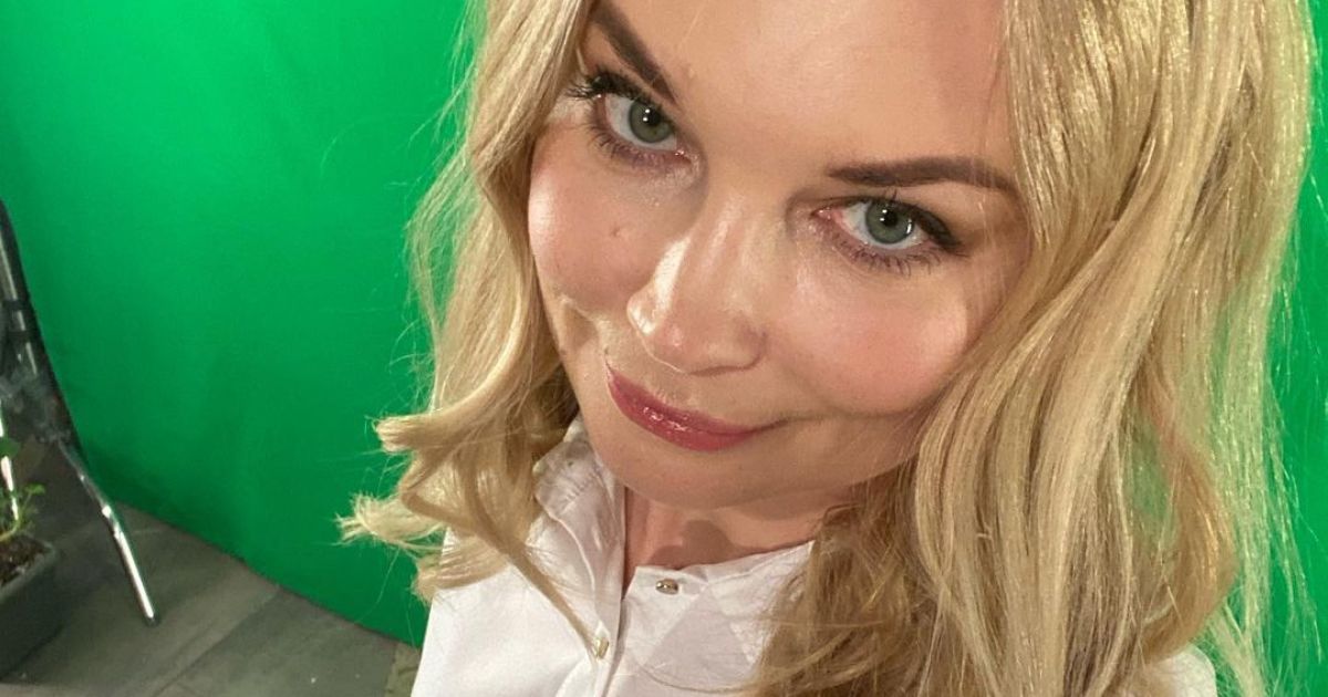 Лидия Таран на каблуках и со шваброй в руках показала, как мыла студию ТСН