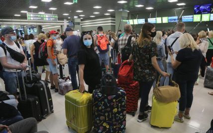 В аеропорту Праги припинили оголошувати рейси до України російською мовою