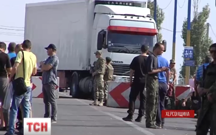 Активисты говорят, что блокада Крыма может продолжаться до зимы